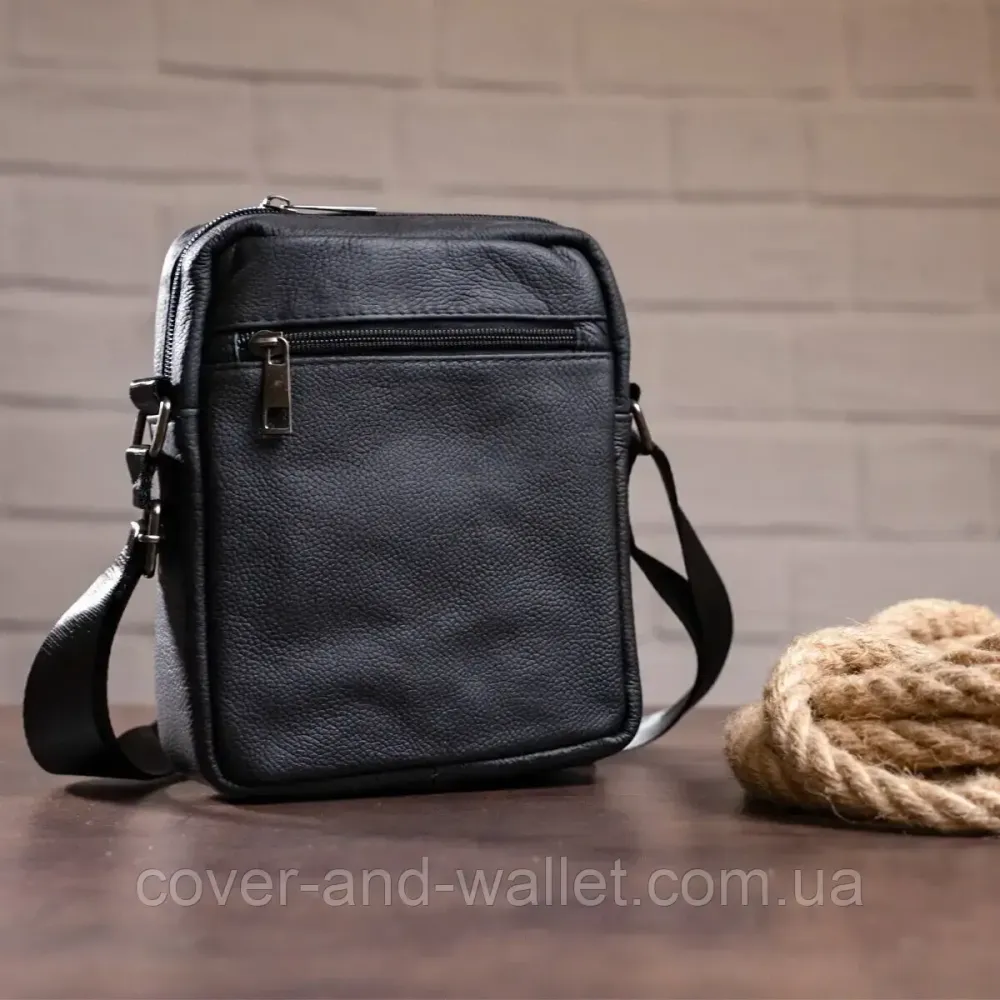 Маленька чоловіча вертикальна сумка із натуральної шкіри чорного кольору Leather Collection Київ - фото 9