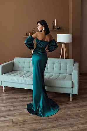 Женское роскошное вечернее платье со шлейфом и съемными рукавами из королевского атласа Изумрудный, S Одесса