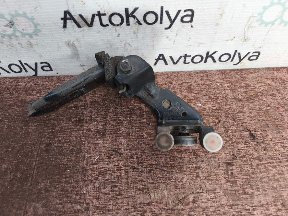 Ролик правих бокових зсувних дверей середній VW T5 2003-2015 (7E0843336A) Ковель - изображение 1
