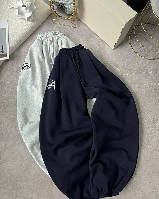 Жіночі об'ємні теплі оверсайз штани тринитка на флісі з вишивкою Синій Одеса - фото 1