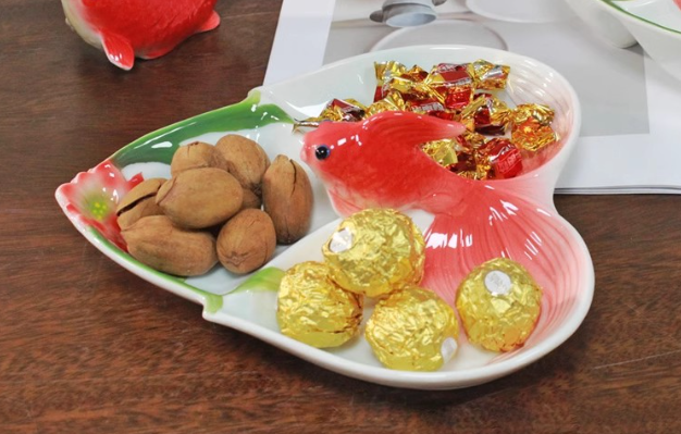 Менажница на 3 секции Золотая рыбка сердце 23 см китайский лепной костяной фарфор Кременчуг - изображение 4