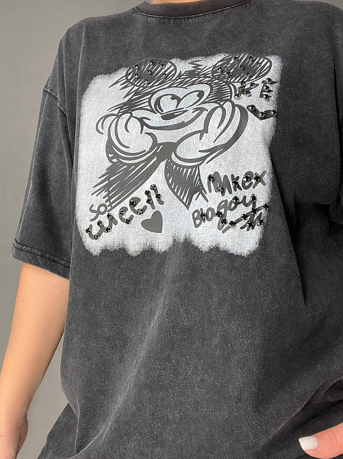 Футболка жіноча A-N 25008 оверсайз подовжена варена тай дай принт Міккі маус попереду з камінчиками one size, чорний, one size Київ - фото 2