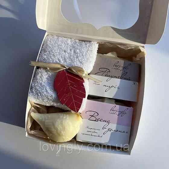 Крафтовий подарунок на 8 березня з милом ручної роботи ,свічка-пташка, рушничок Ірпінь