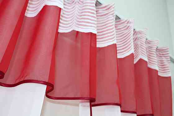 Кухонные шторы (280х170см) с ламбрекеном, на карниз 1-1,5м цвет красный с белым 00к 59-618 Киев