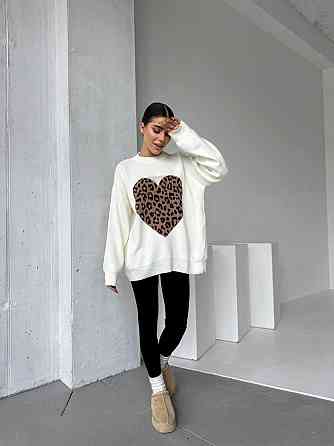 Жіночий стильний светр оверсайз з леопардовим сердечком Одеса