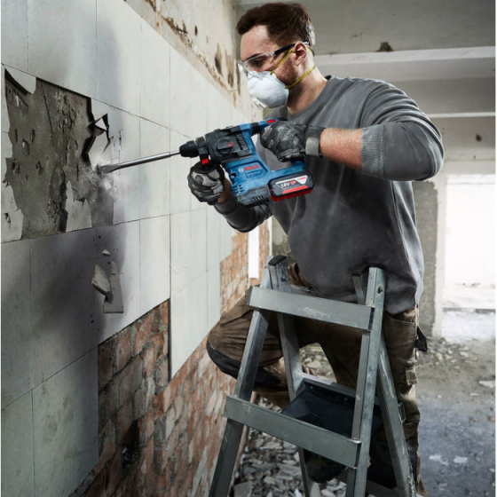 Професійний акумуляторний перфоратор Bosch GBH 185-LI Professional : з АКБ 2шт-18V 4.0Ah + ЗП Київ