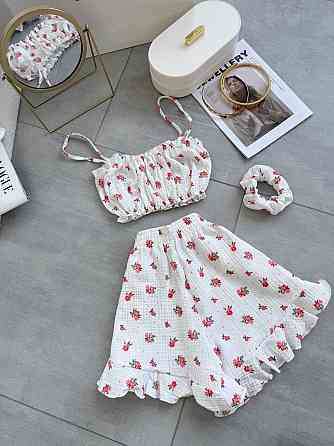 Жіноча ніжна принтована піжама: топ і шорти + гумка для волосся натуральний муслін Молочний 2 Одеса