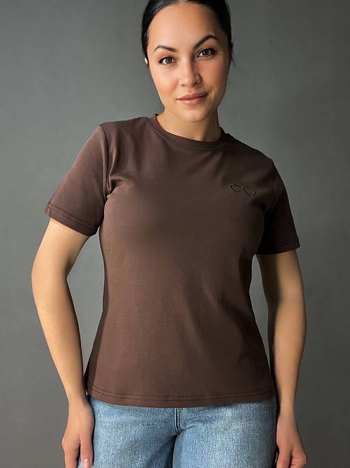 Футболка жіноча A-N 27040 базова по фігурі з вишивкою серце, коричневий, one size Київ - фото 1