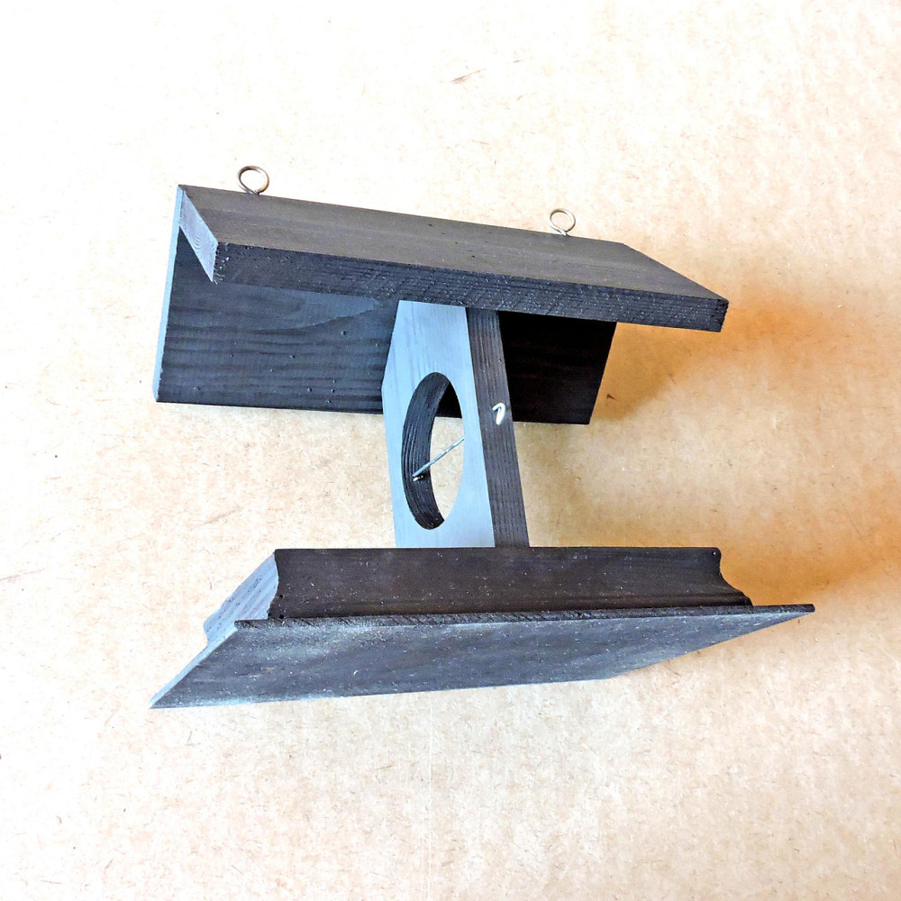 Кормушка садовая для птиц 