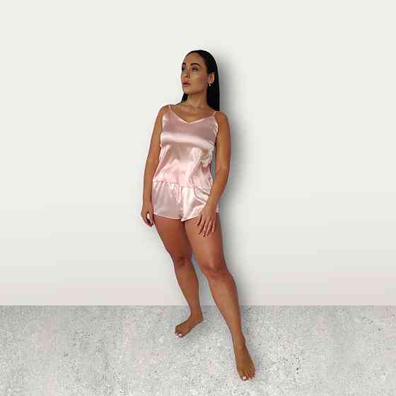 Пижама женская с шортами атласная Пудровый L Харьков