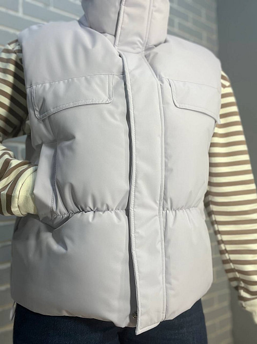 Жилет жіночий JOY ONE 86165 накладені кишені комір стійка затяжка знизу бузковий, бузковий, M Київ - фото 7