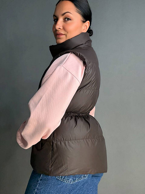 Жилетка женская Lady Yep 10006 длинная с затяжкой на талии коричневая, коричневый, 42 Киев - изображение 3