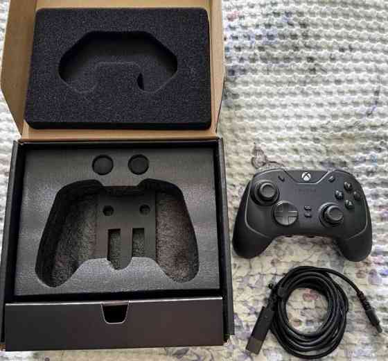 Геймпад Razer Wolverine v2 Chroma Київ