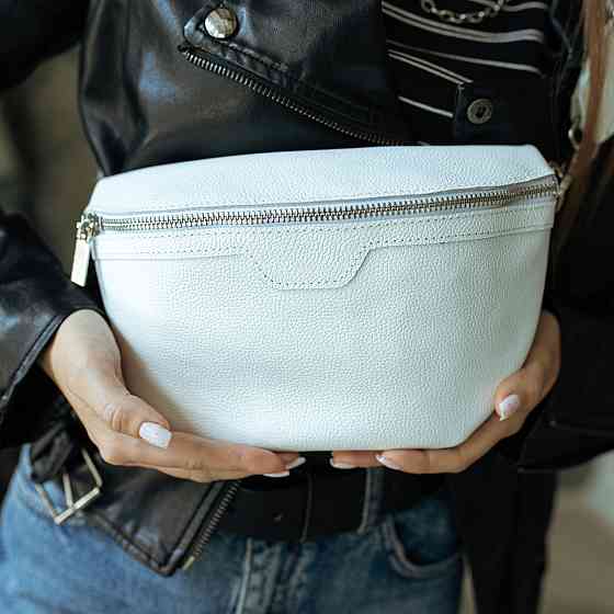 Жіноча шкіряна бананка, сумка з натуральної білої шкіри, стильна і ідеальна жіноча сумочкаMasterSem Київ