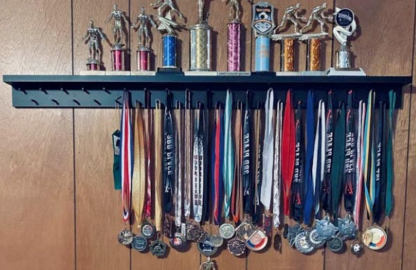 Полка для медалей 