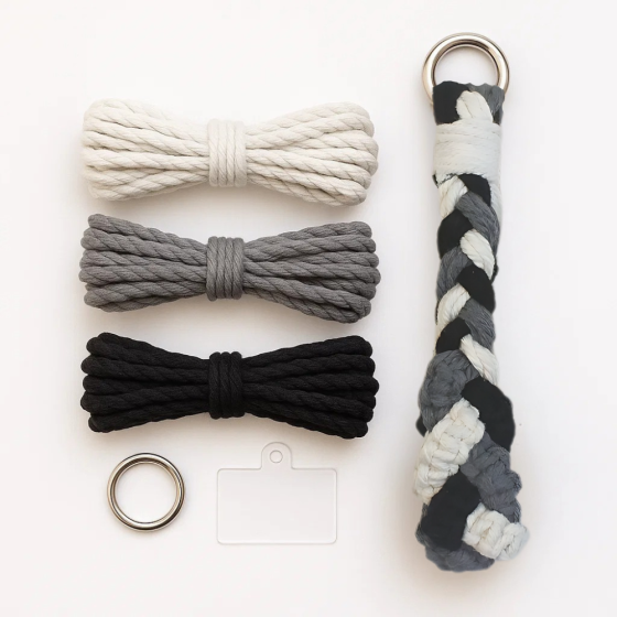 Набор макраме для рукоделия и плетения брелока для ключей и аксессуаров 17.3х3.5 см цвет белый,серый,черный Каменец-Подольский