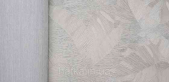 Шпалери вінілові на флізеліні Grandeco Time метрове листя монстери структурні світло-сірі сріблясті Київ