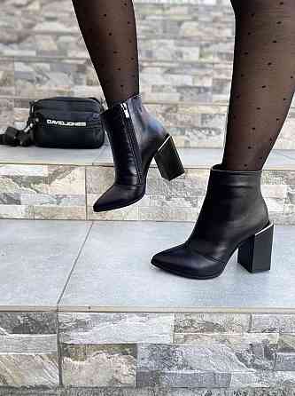 Wright Стильні черевики жіночі демісезонні весна-осінь чорні з натуральної шкіри на підборах р. Коломыя