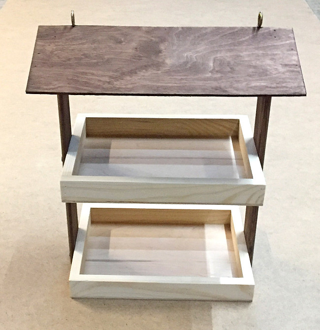 Кормушка садовая для птиц 