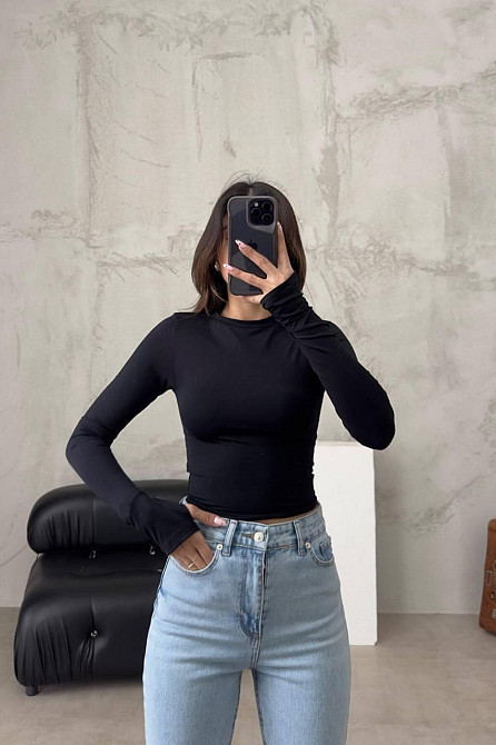 Женский трендовый обтягивающий лонгслив с вырезами для пальчиков плотный микродайвинг Черный, 42/44 Одесса - изображение 1