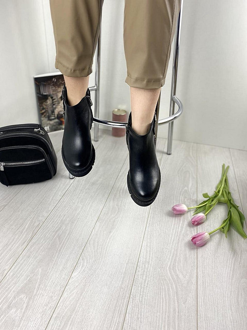 Injers Модні жіночі шкіряні демісезонні черевики весна-осінь на низькому каблуці чорні (617) р. Коломия - фото 8