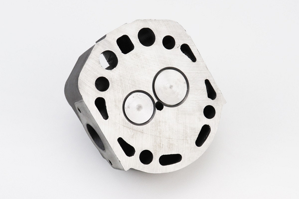 УЦІНКА МБ-D190/195N Головка циліндра R185N/R190N у зборі (див. фото. незначний скол) Київ - фото 3