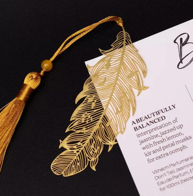 Елегантна металева закладка у формі пір’їни з китицею золотого кольору. Витончена закладка для читан Київ - фото 2