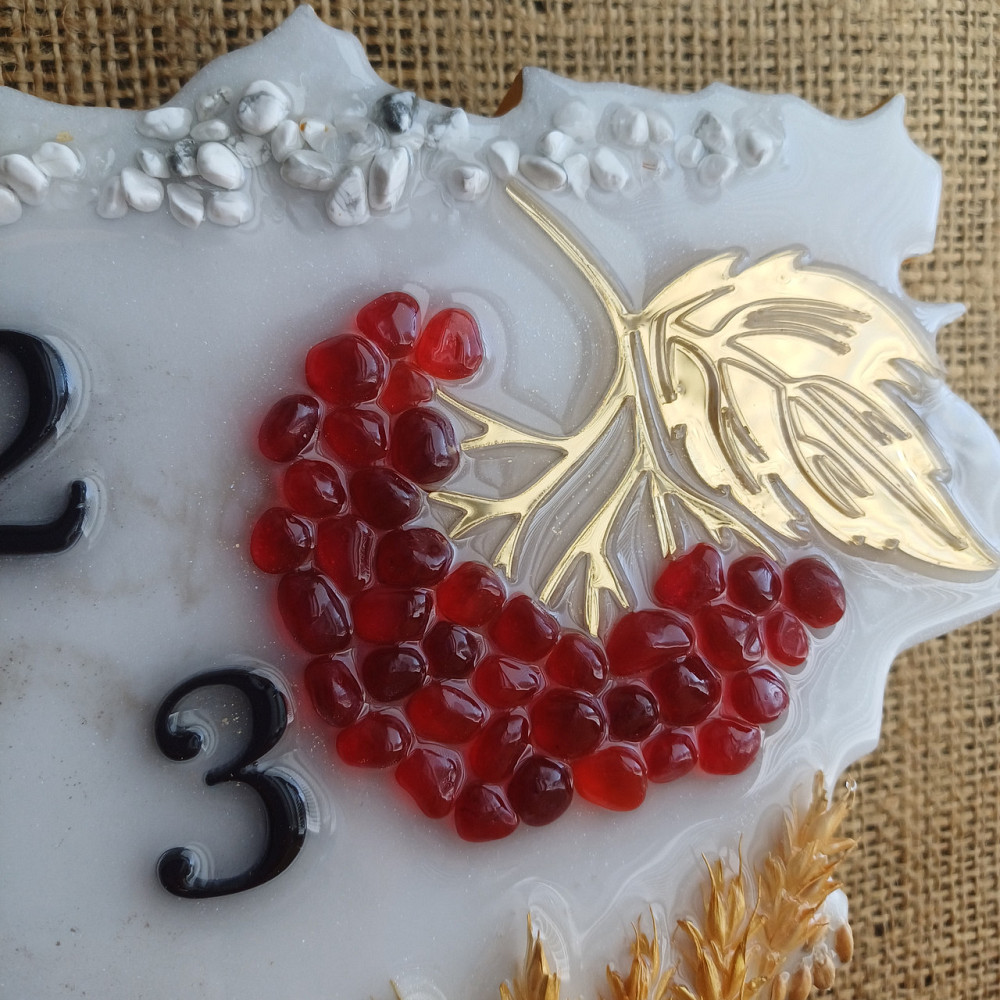 Годинник настінний 60*38 см з епоксидної смоли ручної роботи "Карта України" з кісточками та гербом Дніпро - фото 5