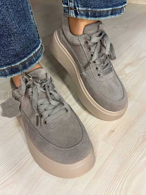 Кеды женские Hengji 536-10 замшевые на платформе с окантовкой бежевые, 39, 25 см Киев - изображение 1