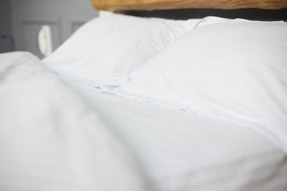 Комплект постельного белья Ideal Textile страйп-сатин белый двуспальный евро Полоска 1 см (56860696) Черновцы - изображение 4