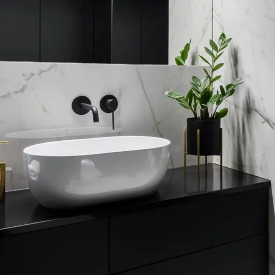 Смеситель для умывальника настенный Wezer EKO10A-01-BLACK черный Киев