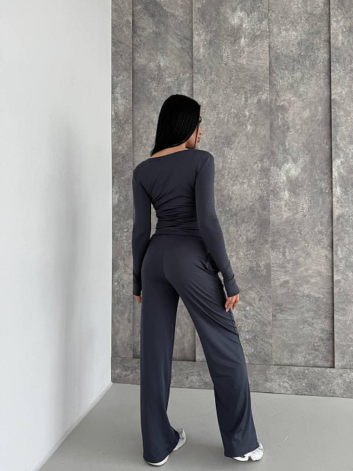 Женский базовый костюм тройка: лонгслив, футболка и штаны микродайвинг Графит Одесса - изображение 4