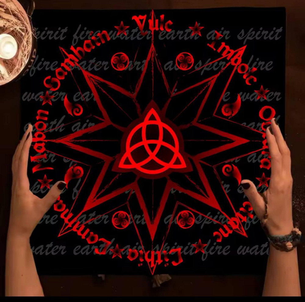 Алтарная скатерть для карт Таро и Рун с изображением Трикветра. Скатерть для гадания красная 50*50 с Киев - изображение 2