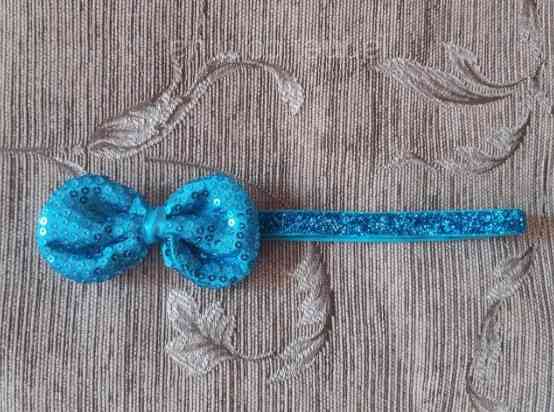 Дитяча блакитна пов'язка з паєтками - бант 9*5 см, окружність 38-50см Київ