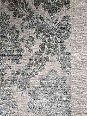 Шпалери вінілові на флізеліні AS creation Perfect 1.06Х10 класика вензелю дамаск сріблясті на світло-сірому Київ