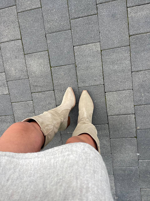 Nikos Чоботи жіночі Niko`s пісочна замша натуральна высота 36 см обхват голени 39-40 см каблук Коломыя - изображение 4