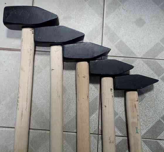 Молот від польського виробника кованих виробів "Kuznia TosStal" вагою 10 кг довжиною ручки 90 см Киев