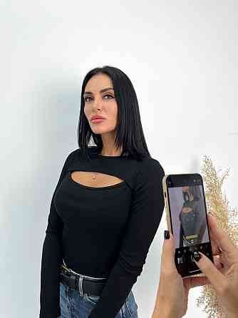 Трикотажна кофтинка з розрізом на грудях "Kiss" оптом I Норма і батал 48, Чорний Київ