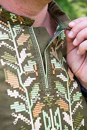 Вишиванка лляна чоловіча, хакі, з довгим рукавом, лен Київ