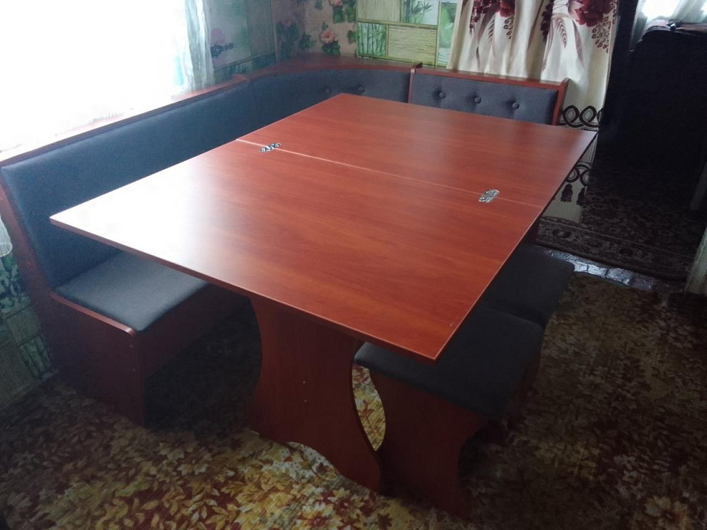 Маленький универсальный обеденный кухонный уголок ДСП с раскладным столом и пуфами 2 шт на кухню Яблоня Львов - изображение 5