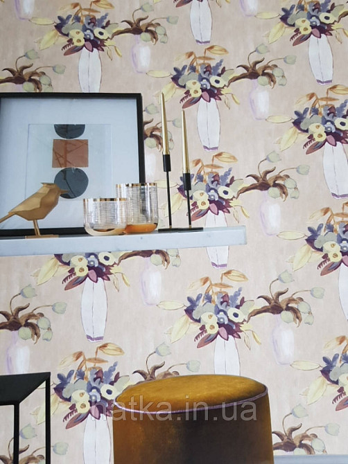 Шпалери вінілові Decoprint Breeze квіти у вазі бузкові рожеві жовті на коричневому акварель 0.53х10 м Київ - фото 1