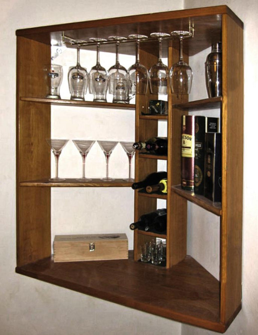 Настенная винная полка 