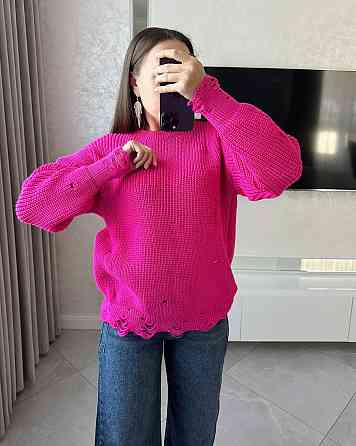 Жіночий затишний оверсайз светр з рваним ефектом машинна в'язка. Малиновий Одеса