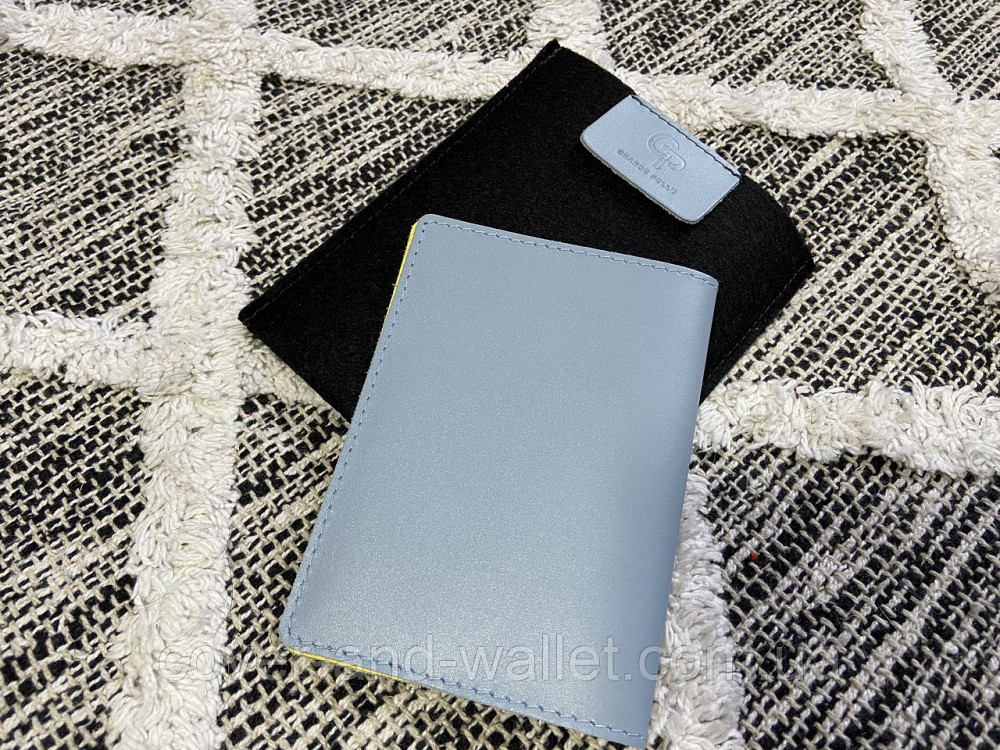 Патриотическая желто-голубая женская обложка на паспорт из натуральной кожи Grande Pelle Киев - изображение 3