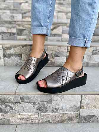 Injers Босоніжки жіночі срібні INJERS 436 літні шкіряні на танкетці / Стильні босоніжки р. 36, Коломия