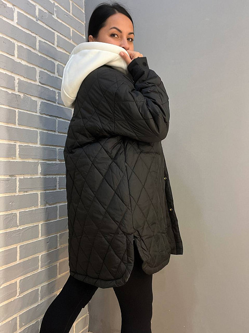 Куртка жіноча HAIZIYUAN 1870 довга сорочка накладені кишені на кнопках трикотажний капюшон чорна, чо Одеса - фото 5