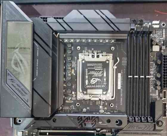 Материнская Плата STRIX ROG X670E. Киев