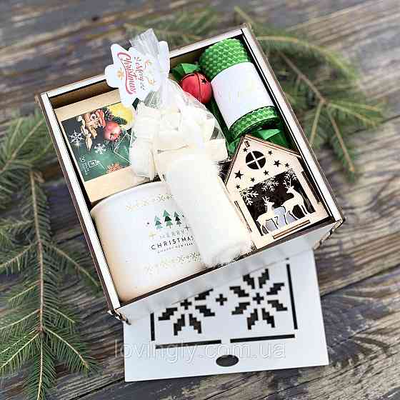 Подарочный набор на Новый год в коробке из дерева: чашка 480 мл, чай, свеча, фонарик, парварда, носки Ирпень