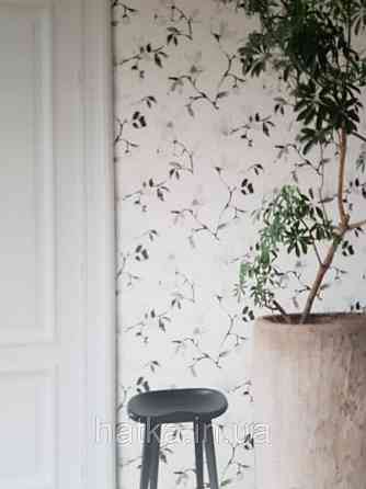 Шпалери флізелінові Khroma LAV004 LA VIE EN ROSE бежеві гілки квіти сірі і чорні Київ