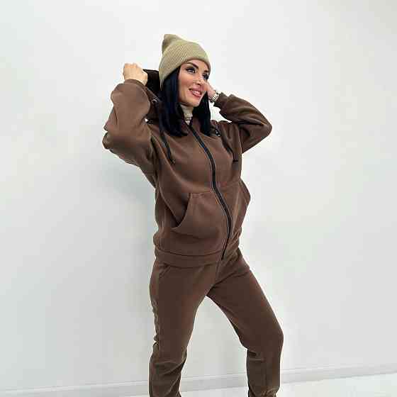 Женский спортивный костюм c нашивками 